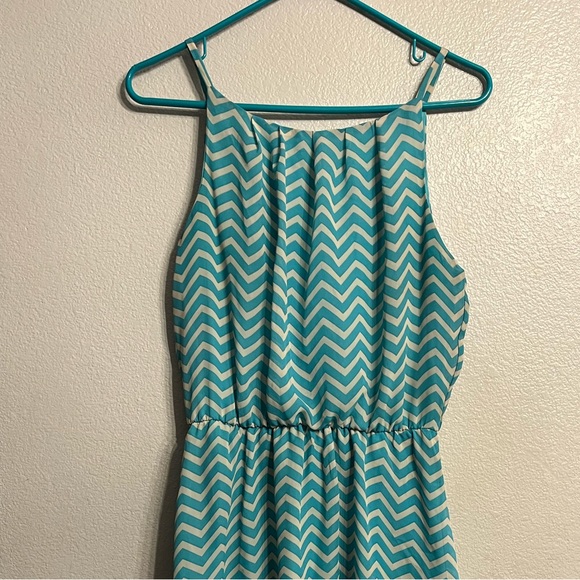 Short and flirty, turquoise chevron patterned dress. - Picture 2 of 7